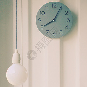 带墙钟的现代灯 反转过滤效果背景图片