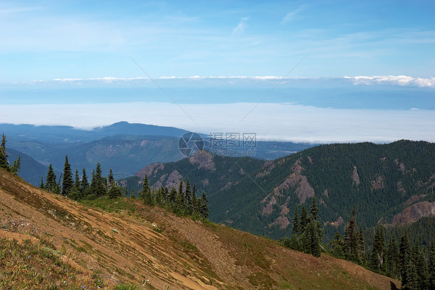 山地景观天空蓝色公园绿色海拔顶峰高地远足风景爬坡图片