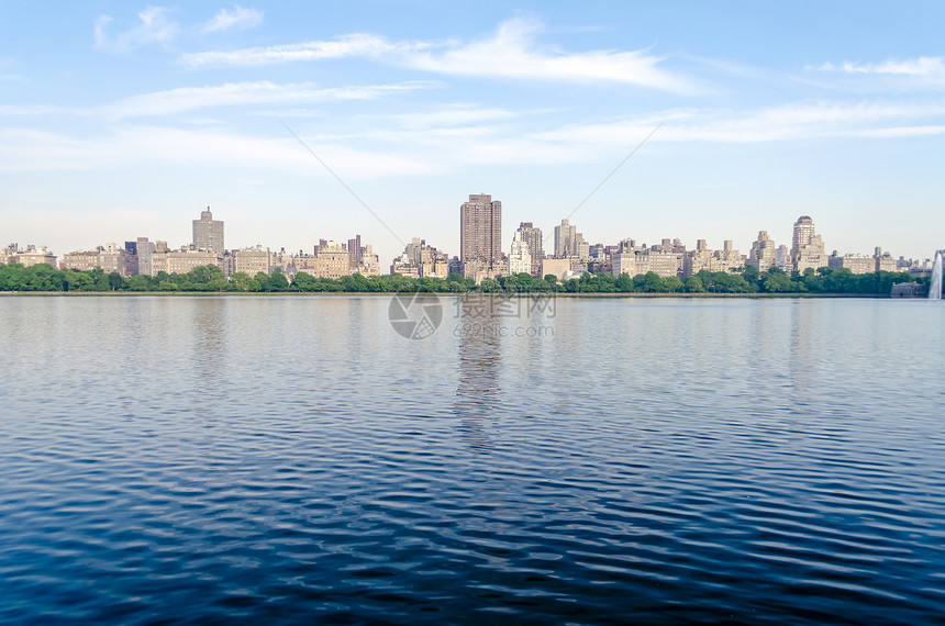 纽约中央公园储藏地 纽约花园池塘城市建筑学蓝色旅行天际绿色天空摩天大楼图片