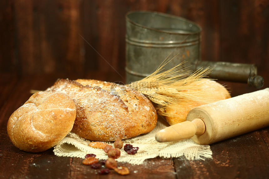 烤新鲜烤面包作品烤面包机收成烹饪食物大麦炊具农业圆形烘烤图片