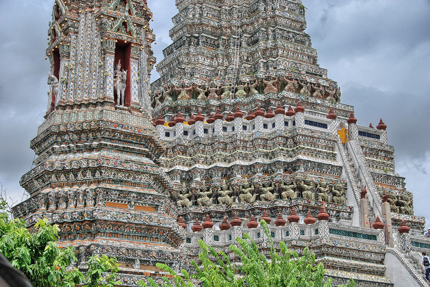 古老的曼谷寺庙 夏季颜色旅行建筑学地标连体宗教城市旅游天空精神佛教徒图片