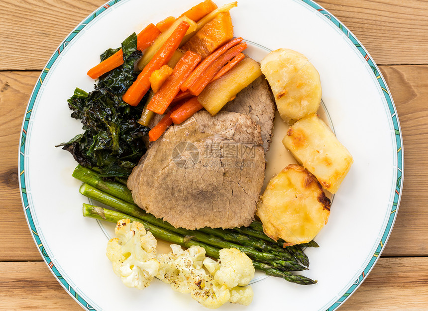 传统的英文周日午餐营养青菜烹饪美食肉汁蔬菜马铃薯萝卜瓷盘饮食图片