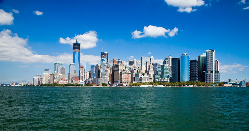纽约市下城自由塔楼天际建筑自由全景海港建筑学城市反射港口天空图片