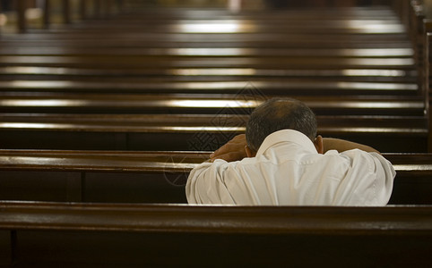 祷告崇拜教会宗教男性文化上帝精神崇拜者背景图片