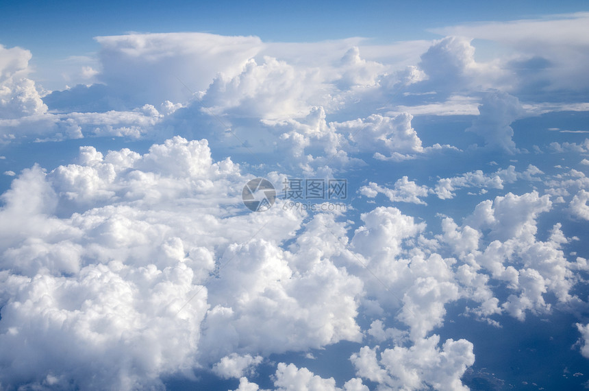 蓝色天空背景多云云景积雨晴天活力天堂空气天气地平线阳光图片