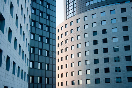 现代商业大楼的现代化窗户都市水平大厦建筑学跨国曲线天空玻璃建筑背景图片