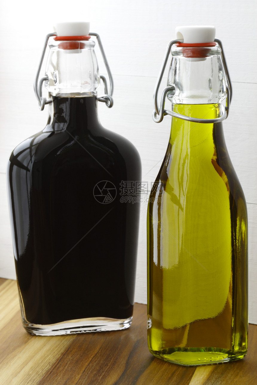橄榄油和Balsaamic醋酸图片