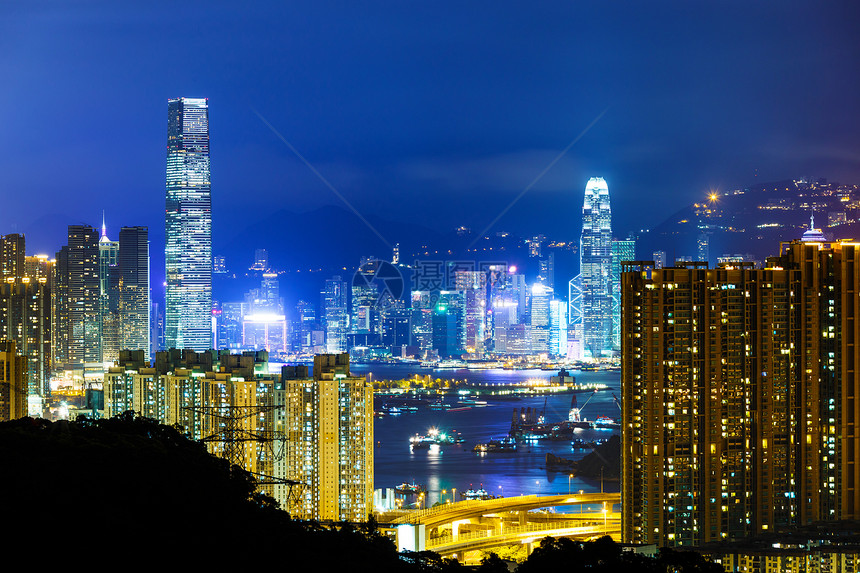 香港晚上的天线景观金融商业办公室青衣公寓楼办公楼城市摩天大楼住宅图片
