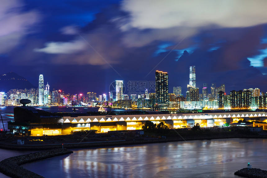 香港晚上的天线景观城市巡航公司大楼企业地标建筑图片