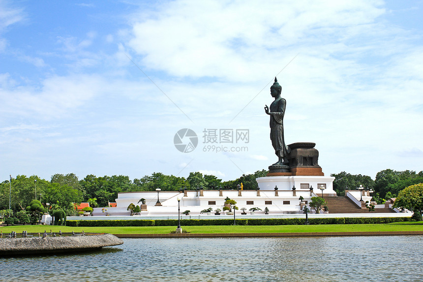 泰国漫走佛佛像建筑学冥想雕塑雕像佛教徒历史性花园文化黑色天空图片