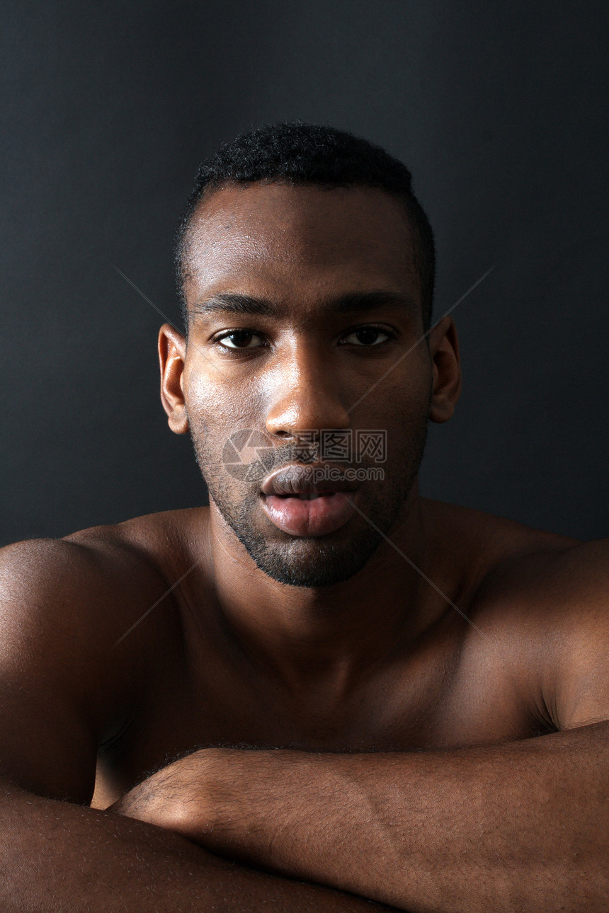 英俊的黑人男子 头照(2)图片