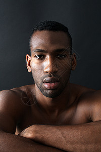 英俊的黑人男子 头照(2)高清图片