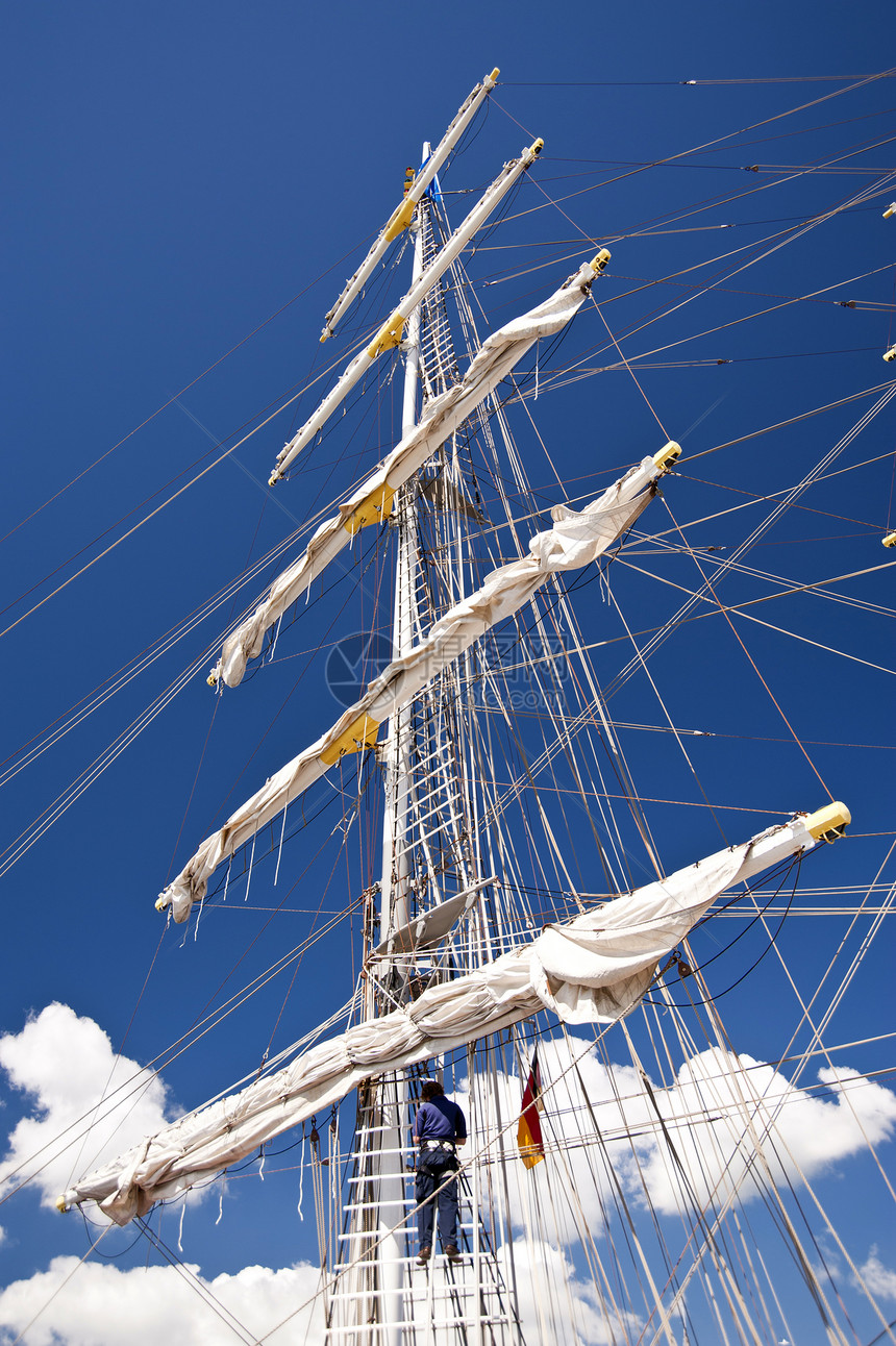 塞格利施夫白色船舶桅杆蓝色帆船水手索具绳梯天空港口图片