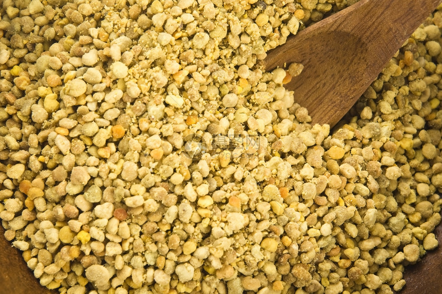 木勺中的蜜蜂花粉 营养补充品粮食养分生活玻璃工作室颗粒剂饮食面包烹饪食物图片