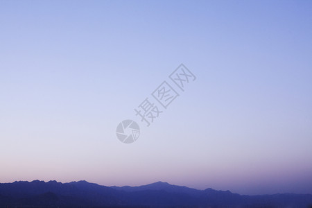 中国山地风景和黄昏天的天空蓝色田园地平线气候沙漠山脉摄影陆地日落风光背景图片