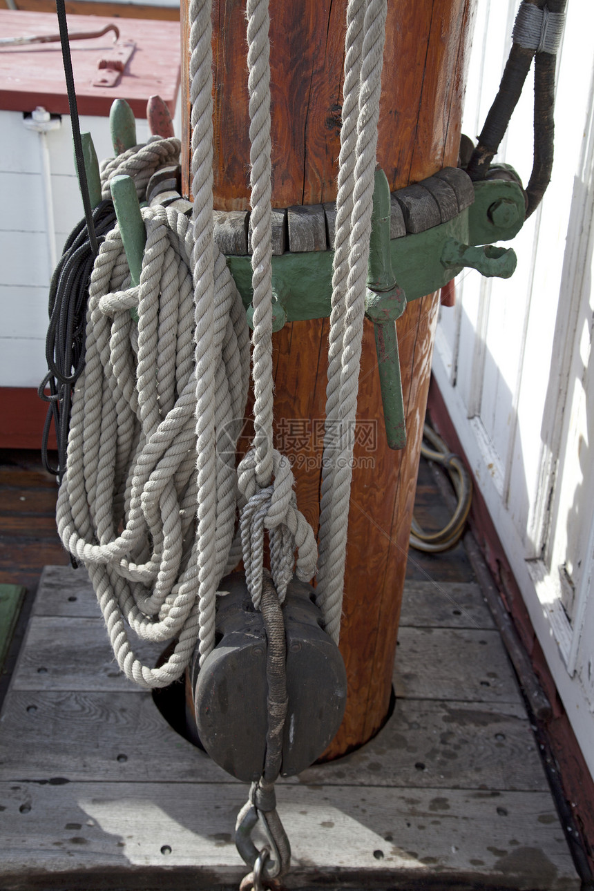 帆船木制海运钻机和绳索运输游艇血管航海滑轮桅杆旅行海洋灰色工具图片