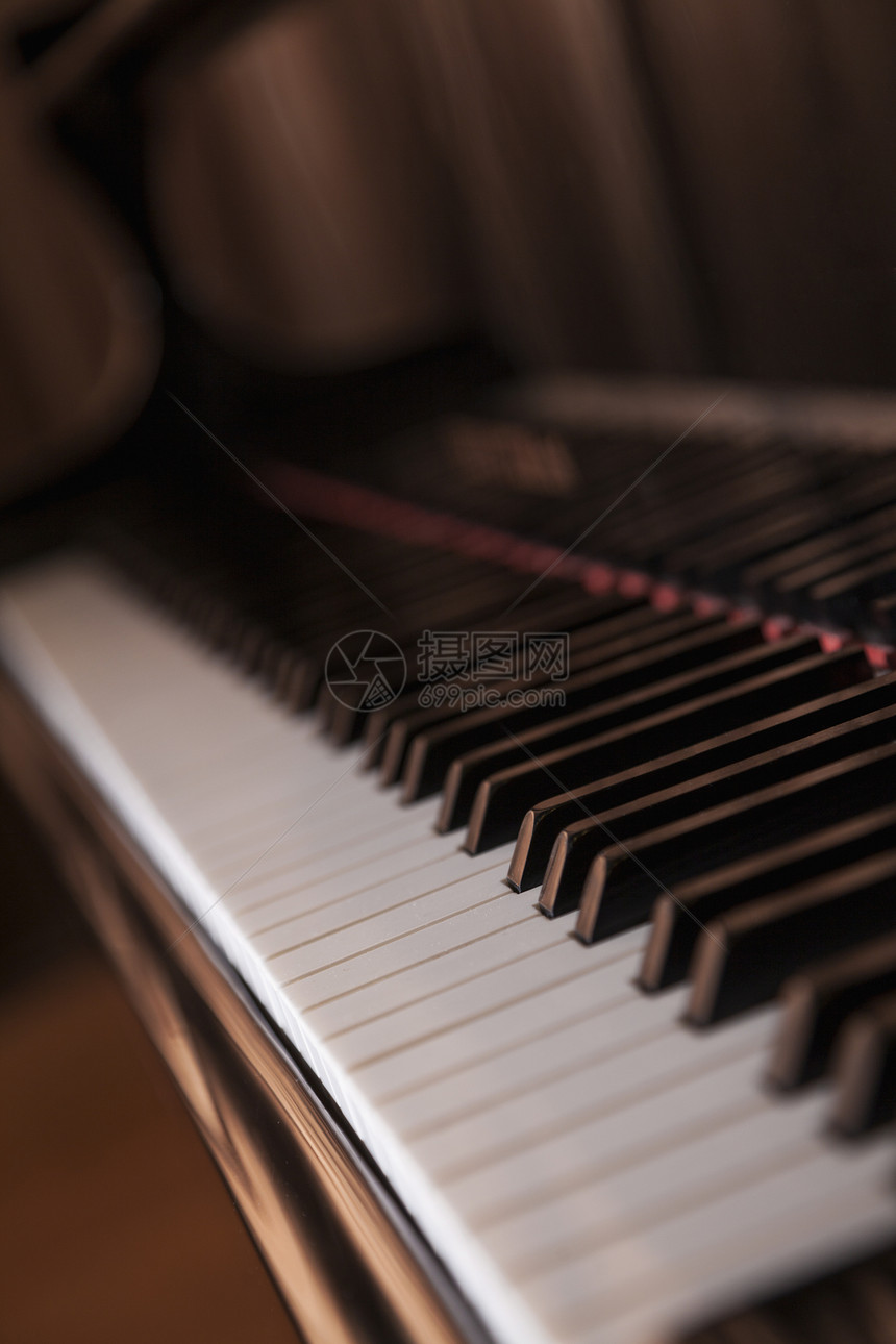 特写钢琴和钢琴键音乐乐器摄影图片