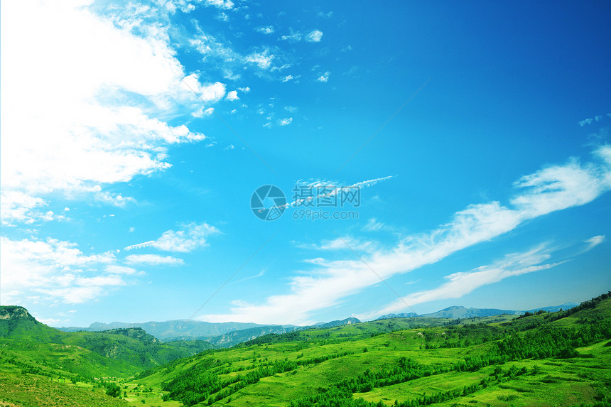 青春 绿色的风景 天空和云彩都是蓝色的数字场景复合农业环境生长水平摄影图片