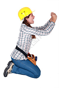 手跪乞讨的建筑工人背景图片