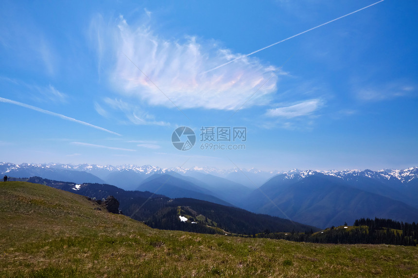 山地景观海拔山脉蓝色顶峰荒野远足高地山峰天空公园图片