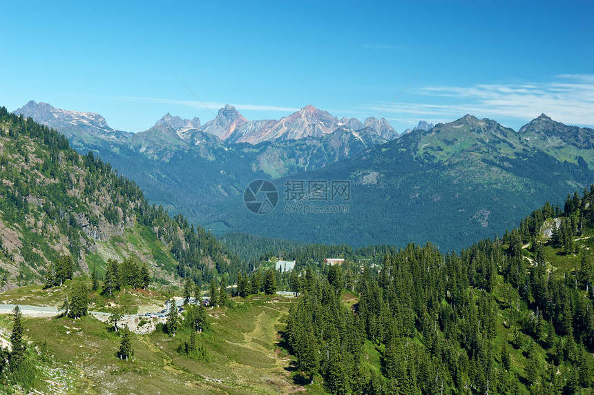 山地景观绿色蓝色顶峰海拔天空远足荒野公园高地风景图片