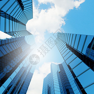 高级摩天大楼天空大街市中心商业办公室建筑公寓蓝色玻璃城市背景图片