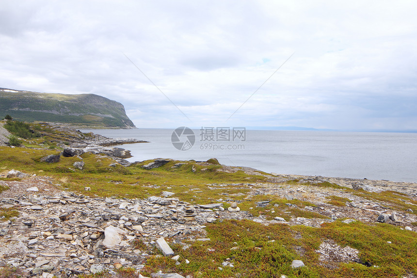 挪威北部地貌景观反射石头旅行农村峡湾海岸地平线场景天空顶峰图片
