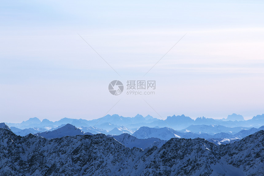 山峰峰全景旅行高山天气日出假期季节阳光地平线童话图片