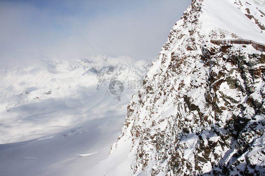 山峰峰阳光假期天气天空童话环境日出旅游滑雪旅行图片