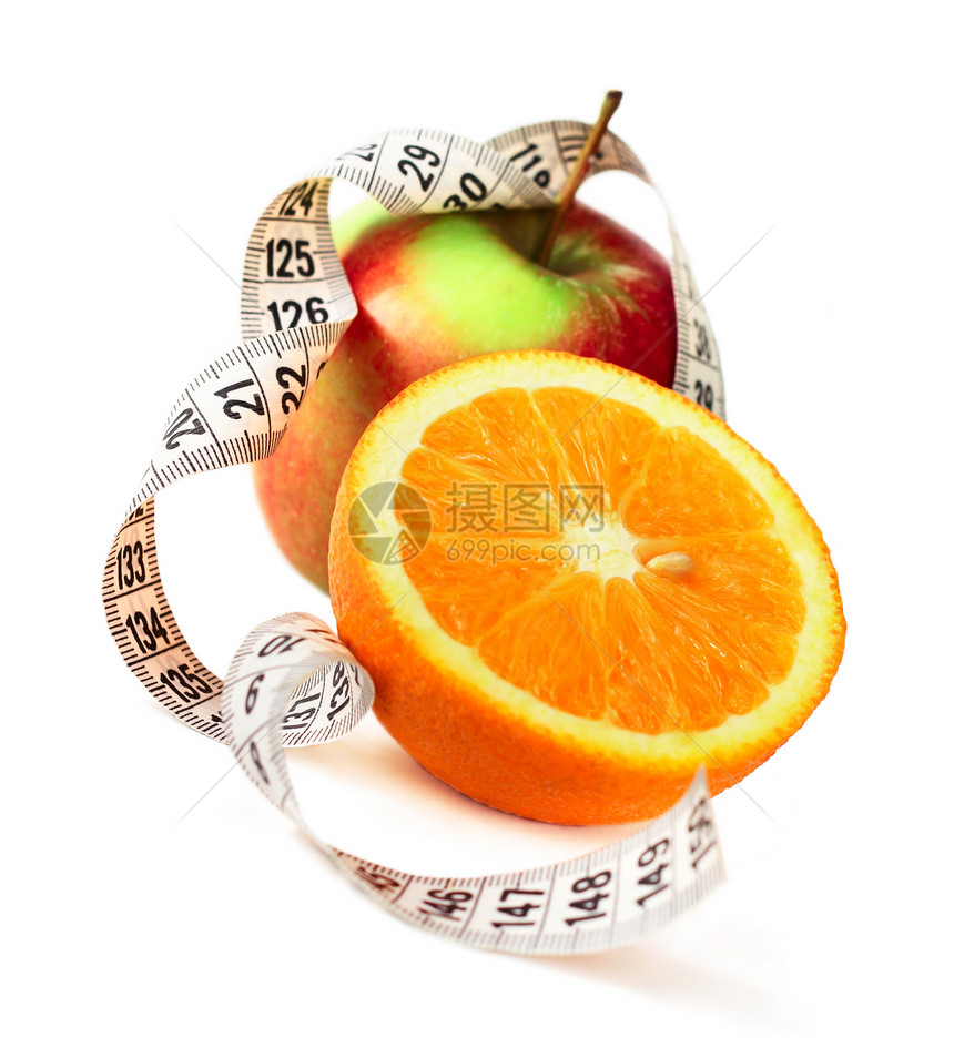 橙色半苹果和计量胶带图片