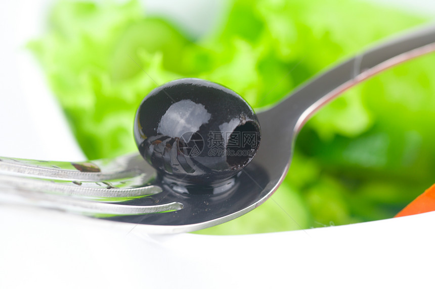 叉子 黑橄榄 小菜 番茄 黄瓜和胡椒盘子沙拉食物叶子饮食小吃草药午餐蔬菜图片