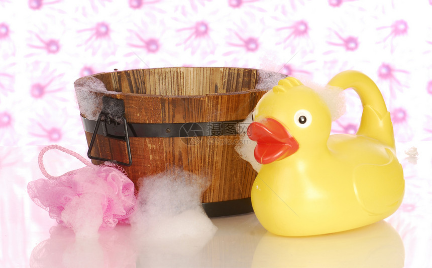 洗浴盆和橡胶鸭图片