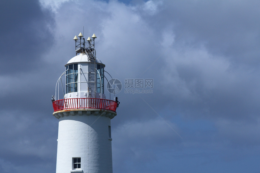 爱尔兰海岸的灯塔和天空图片