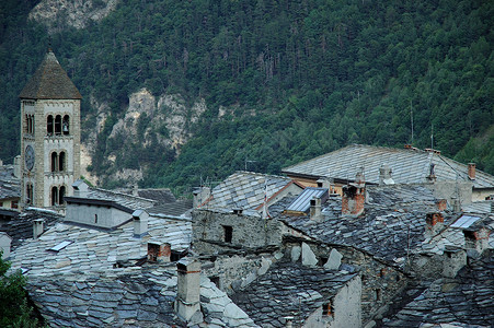意大利派蒙特 - Exilles平板石屋顶高清图片