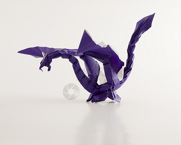紫色三角龙玩具折纸龙背景