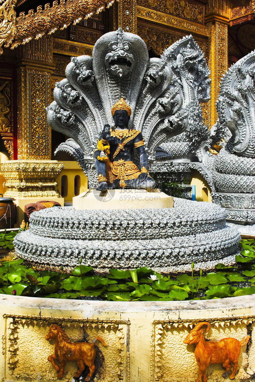 泰国Lamphun寺庙圣香阳隆传统蓝色雕塑建筑佛塔建筑学宗教工艺教会手工图片