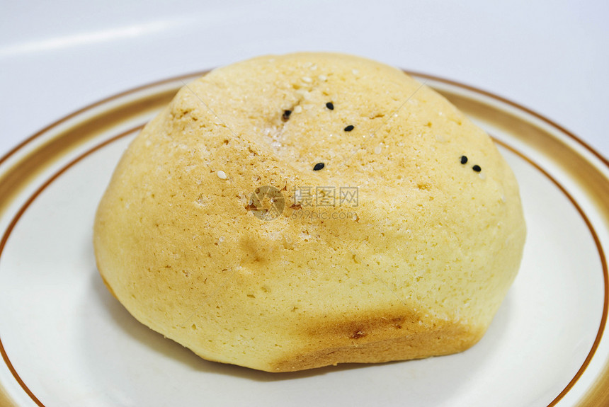 白色背景上的新鲜麻布脆皮饮食早餐谷物小麦面包生活烹饪糕点糖类图片