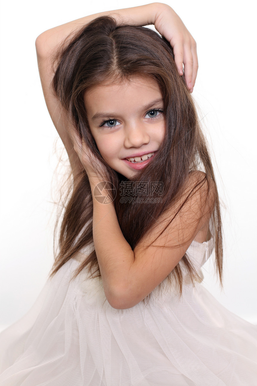 长着漂亮头发的小女孩女孩女儿眼睛女性孩子童年生活图片