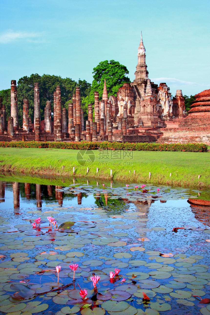 泰国马那寺庙祷告池塘宝塔雕像宗教水池公园猎人柱子石头图片