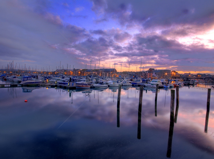 日落时温茅斯码头图片