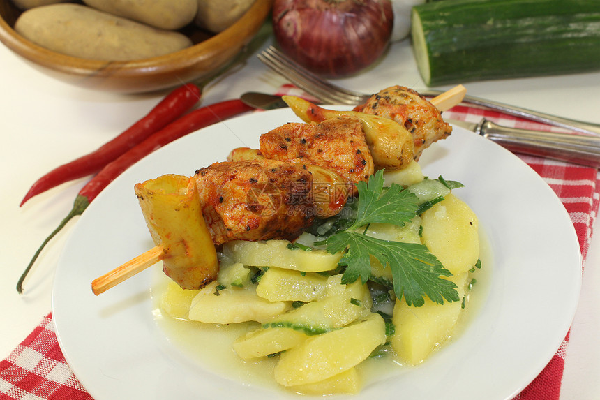 马铃瓜沙拉肉串沙拉香料烧烤火串猪肉蔬菜胡椒土豆辣椒图片