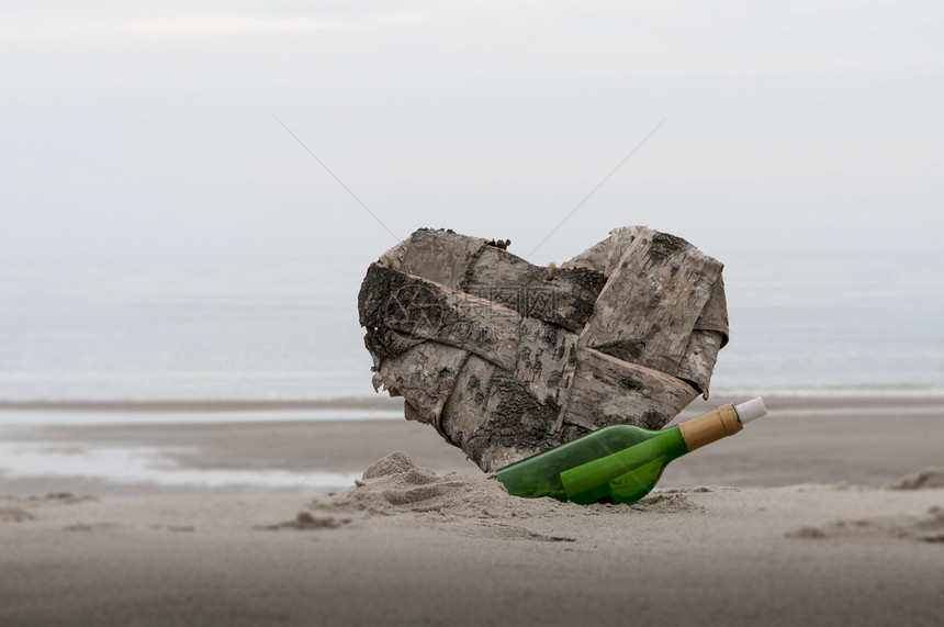 木心和绿瓶艺术白色笔记天空海滩瓶中信绿色图片