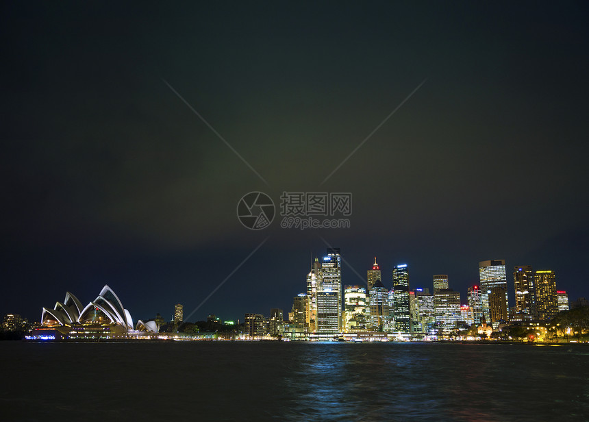 夜间在奥地利的Sydney港口图片