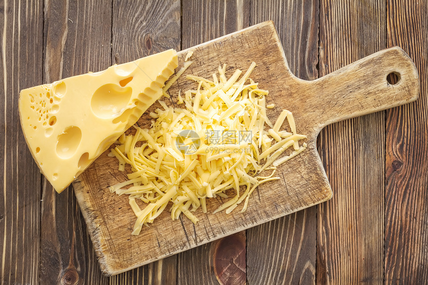 奶酪食谱三角形烹饪产品熟食食物橙子奶制品桌子木板图片