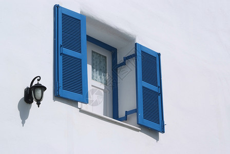 蓝色的白灯白墙上的蓝色窗口房子建筑房间窗户装饰品粉饰风景框架艺术构造背景