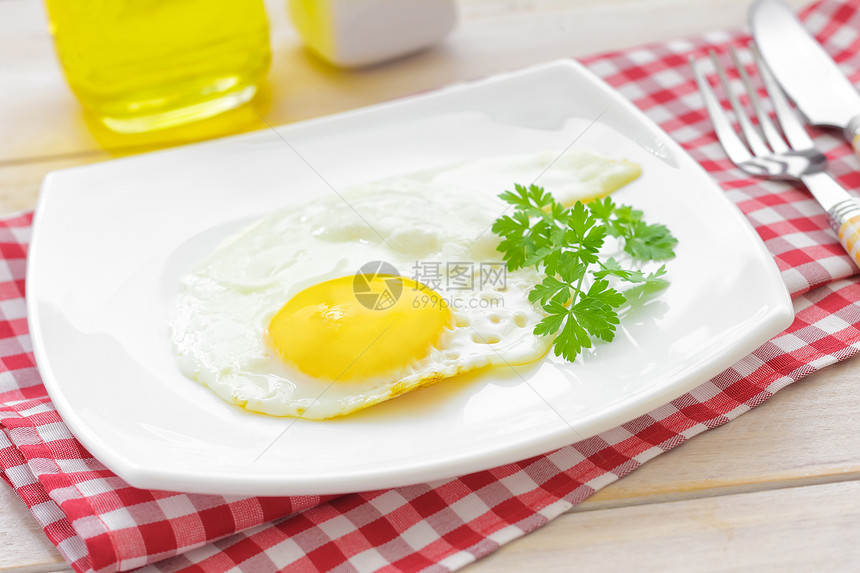 煎蛋服务烹饪香菜早餐午餐厨房盘子油炸健康桌子图片
