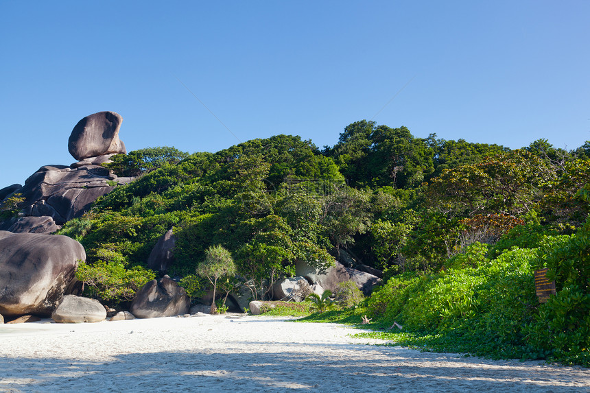 泰国西米兰的岩帆景色很美海洋岩石情调旅游海湾天空天际岛屿天堂热带图片