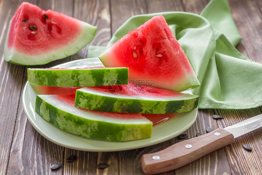 西瓜美食种子西瓜片食物饮食盘子营养桌子水果小吃图片