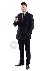 男人拿着红酒的红酒杯红色管理人员男性玻璃工作室白色套装饮料身体商业背景图片