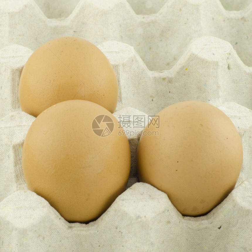蛋在面板鸡蛋中蛋壳饮食营养母鸡奶制品生活早餐农场团体椭圆形图片